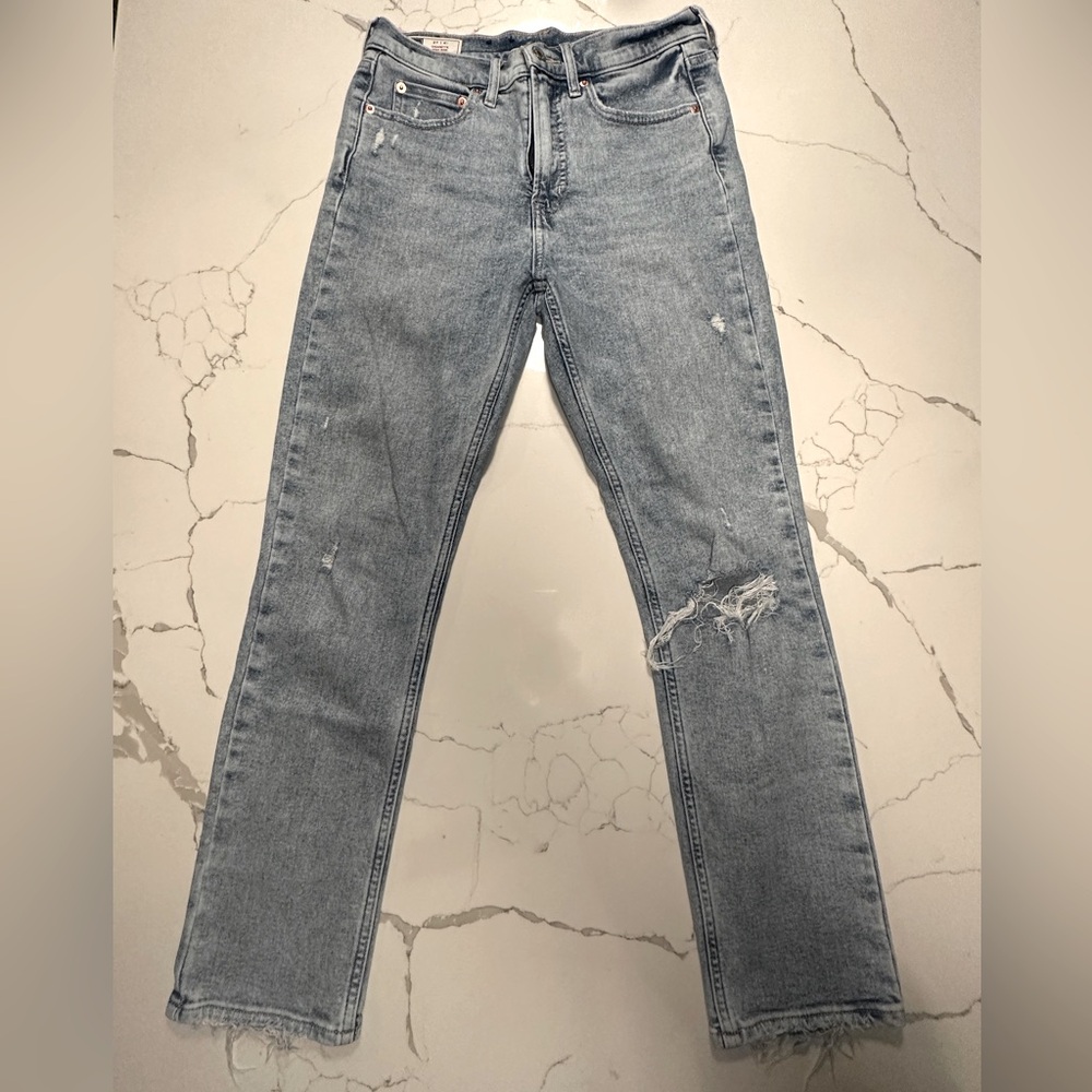 Gap cigarette high rise jean. Excellent condition. Size 27 / 4L